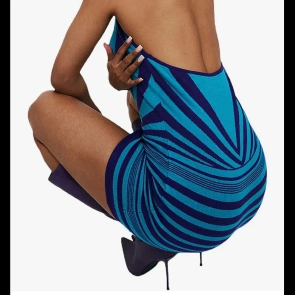 PrettyLittleThings Sexy Women's Sz M Halter Backless Knit Bodycon Mini Dress - Picture 3 of 6